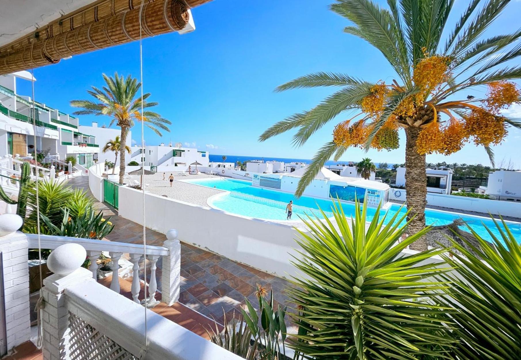 Azul Tuscan Playa Y Piscina Costa Teguise Exterior photo