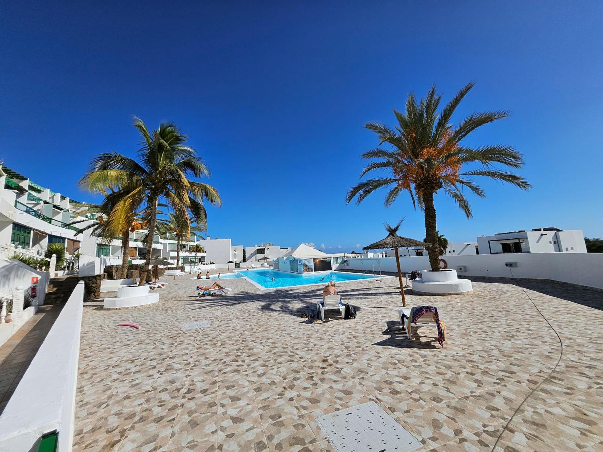 Azul Tuscan Playa Y Piscina Costa Teguise Exterior photo