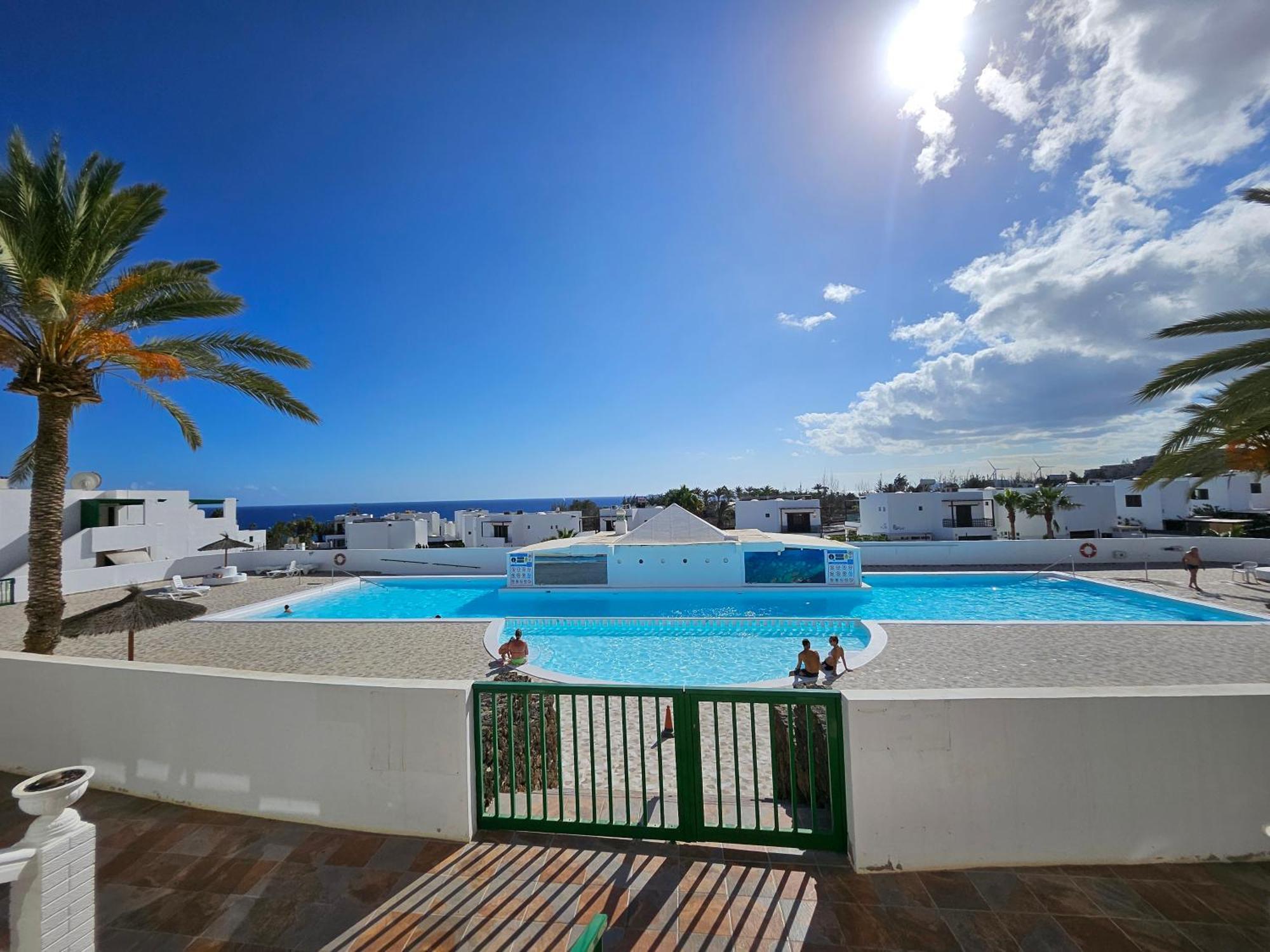 Azul Tuscan Playa Y Piscina Costa Teguise Exterior photo